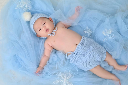 阳春孕妇在家站着分娩